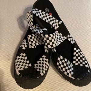 NWOT ZEE ALEXIS SHOES